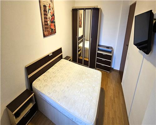 Apartament 3 camere 100mp 3 balcoane 2 bai si parcare zona Centrala