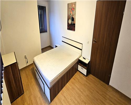 Apartament 3 camere 100mp 3 balcoane 2 bai si parcare zona Centrala