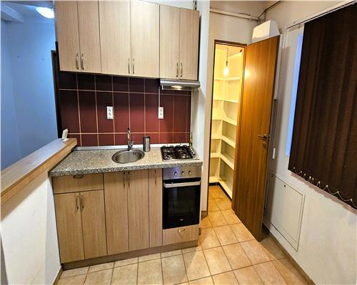 Apartament 3 camere 100mp 3 balcoane 2 bai si parcare zona Centrala