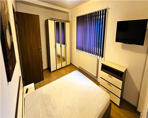 Apartament 3 camere 100mp 3 balcoane 2 bai si parcare zona Centrala