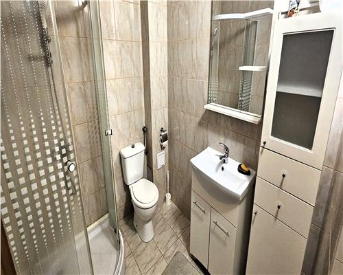 Apartament 3 camere 100mp 3 balcoane 2 bai si parcare zona Centrala