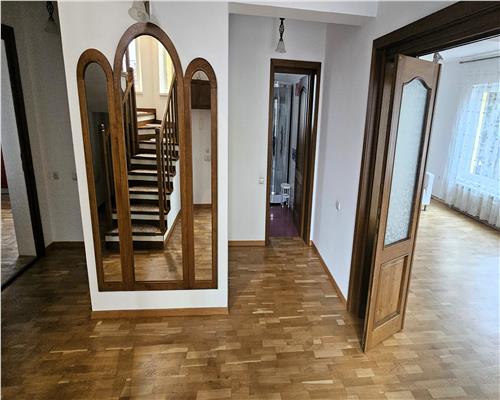 Vila spatioasa 360mp | 8 camere | 5 bai | garaj | curte | filigorie | Sibiu