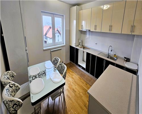 Vila spatioasa 360mp | 8 camere | 5 bai | garaj | curte | filigorie | Sibiu