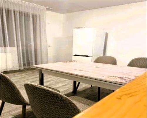Apartament cu 3 camere si balcon zona Ciresica