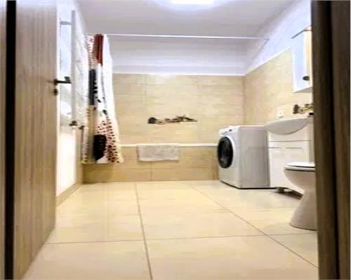 Apartament cu 3 camere si balcon zona Ciresica