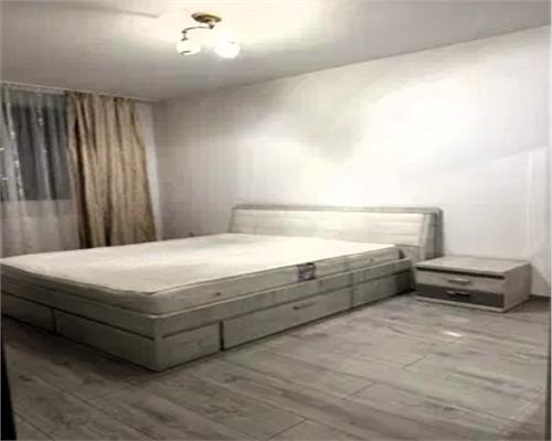 Apartament cu 3 camere si balcon zona Ciresica