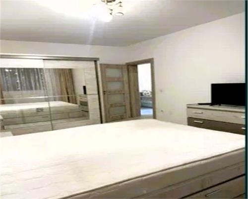 Apartament cu 3 camere si balcon zona Ciresica