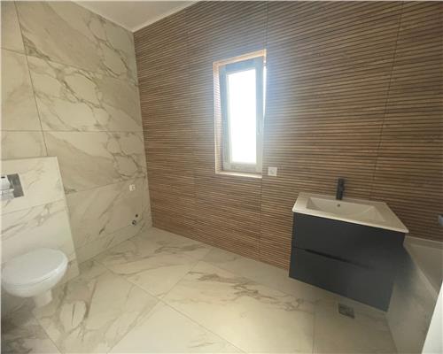 Apartament  2 camere etajul 1 cu balcon si parcare  pe Doamna Stanca