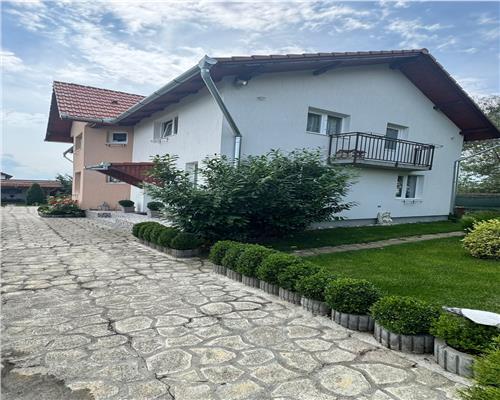 Vila cu 5 camere 3 bai si 400 teren in Sibiu