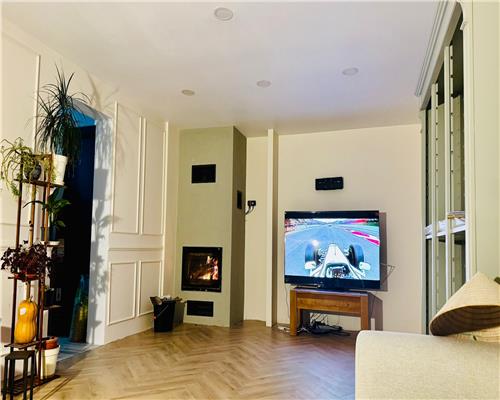 Vila cu 5 camere 3 bai si 400 teren in Sibiu