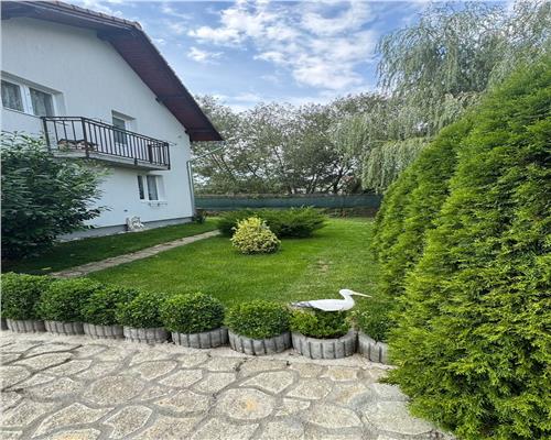 Vila cu 5 camere 3 bai si 400 teren in Sibiu