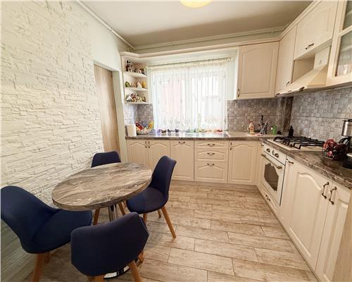 Apartament de lux cu 3 camere 2 bai etajul 1 zona  Calea Cisnadiei