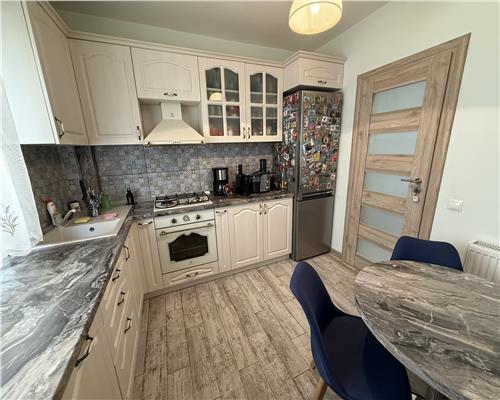 Apartament de lux cu 3 camere 2 bai etajul 1 zona  Calea Cisnadiei