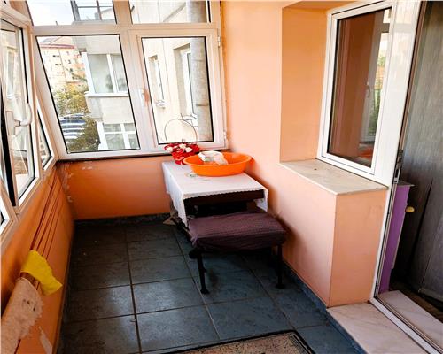 Apartament 4 camere 79mp | 2 balcoane | 2 bai | pivnita | zona Turnisor