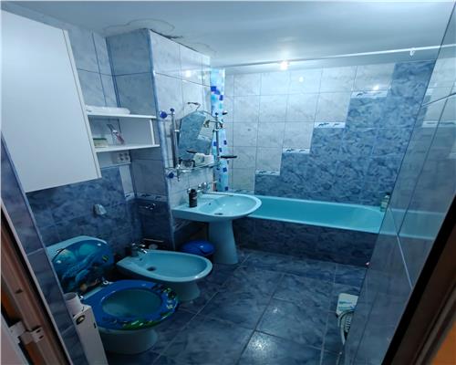 Apartament 4 camere 79mp | 2 balcoane | 2 bai | pivnita | zona Turnisor