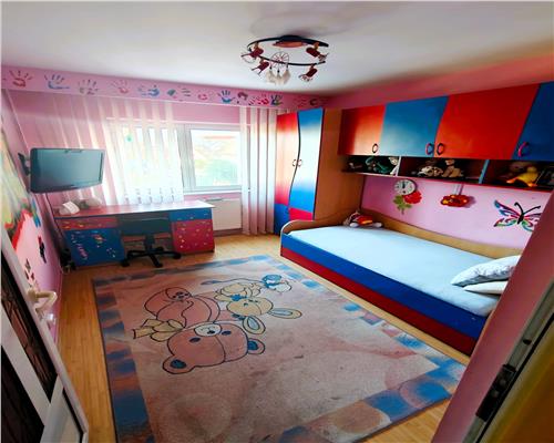 Apartament 4 camere 79mp | 2 balcoane | 2 bai | pivnita | zona Turnisor