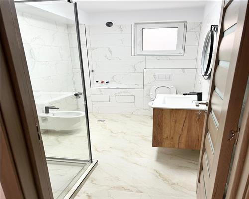 Apartament Renovat 3 camere 65mp decomandat zona Rahovei