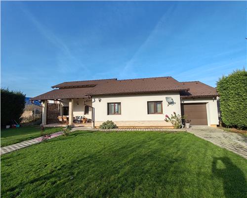 Casa moderna 3 camere 2 bai teren 790mp zona Cetate