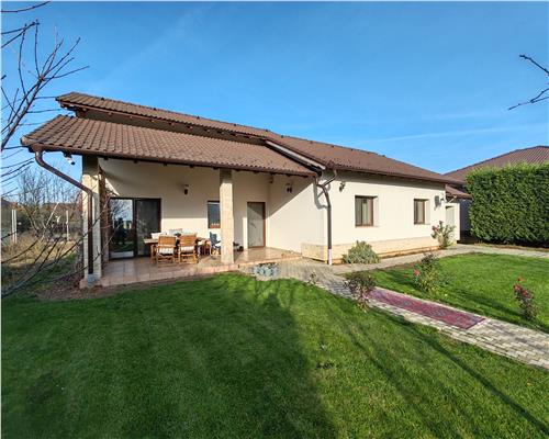 Casa moderna 3 camere 2 bai teren 790mp zona Cetate