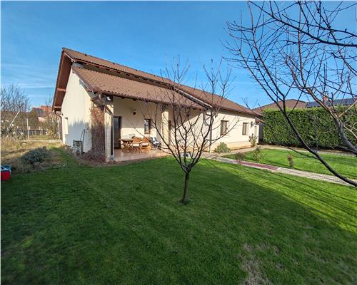 Casa moderna 3 camere 2 bai teren 790mp zona Cetate