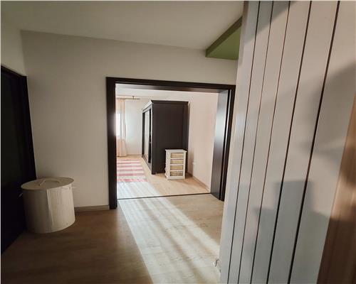 Casa moderna 3 camere 2 bai teren 790mp zona Cetate