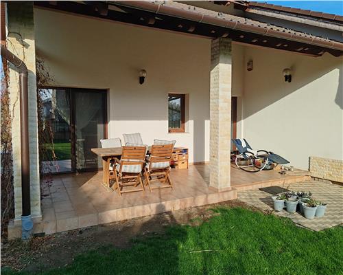 Casa moderna 3 camere 2 bai teren 790mp zona Cetate