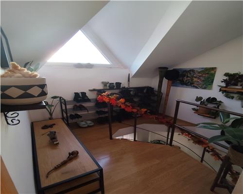 Apartament 52 mp pe 2 niveluri in  Vasile Aaron
