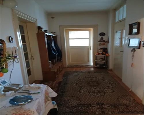 Casa cu 6 camere direct la strada pe Calea Dumbravii