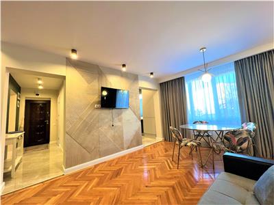 Apartament lux 3 camere decomandat etajul 1 zona centrala