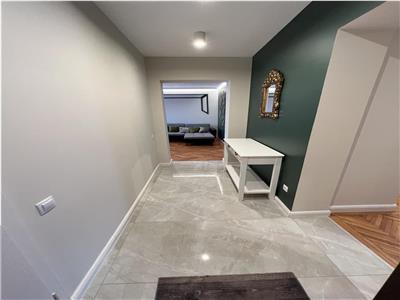 Apartament lux 3 camere decomandat etajul 1 zona centrala