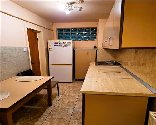 Apartament 2 camere decomandat balcon inchis 62mp zona Strand