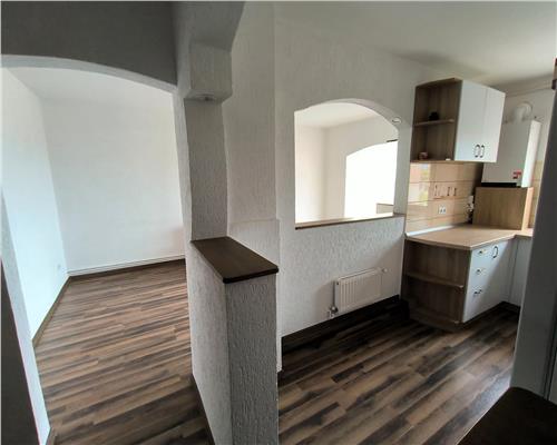 Apartament 4 camere decomandat 70mp balcon inchis zona Vasile Aaron