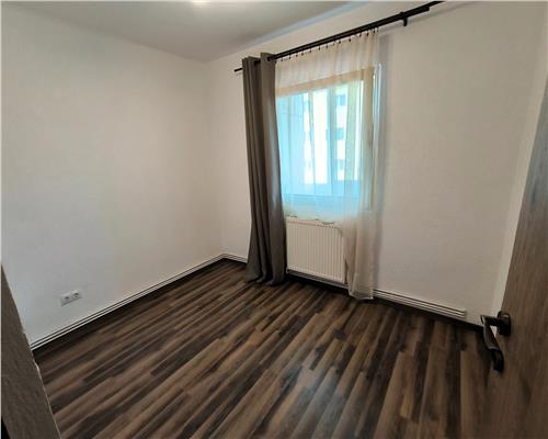 Apartament 4 camere decomandat 70mp balcon inchis zona Vasile Aaron