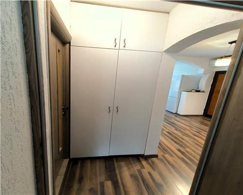 Apartament 4 camere decomandat 70mp balcon inchis zona Vasile Aaron