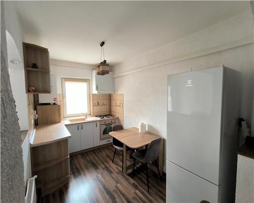 Apartament 4 camere decomandat 70mp balcon inchis zona Vasile Aaron
