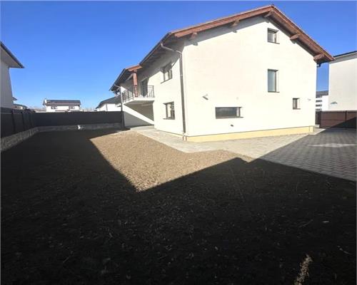 Casa noua 150 mpu cu 4 camere 2 bai si curte in Sibiu