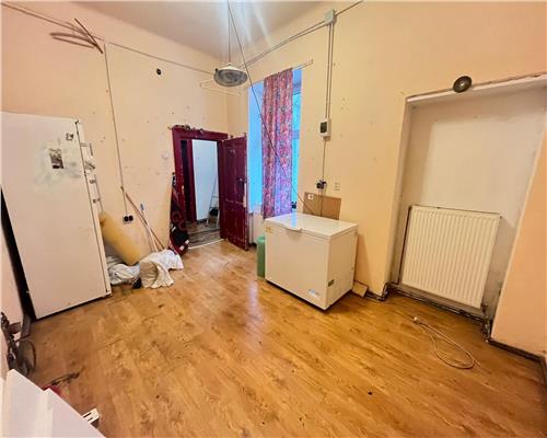 Apartament cu 4 camere 2 bai si balcon in zona Ultracentrala