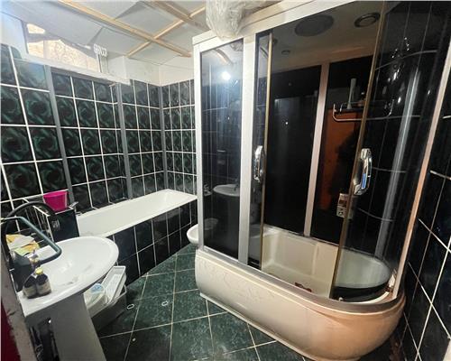 Apartament cu 4 camere 2 bai si balcon in zona Ultracentrala