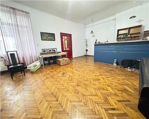 Apartament cu 4 camere 2 bai si balcon in zona Ultracentrala