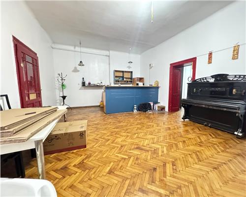 Apartament cu 4 camere 2 bai si balcon in zona Ultracentrala