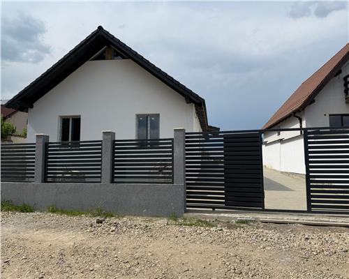Casa individuala 4 camere 2 bai teren 500 mp la 8 km de Sibiu