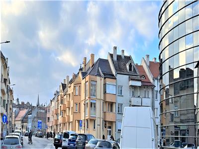 Apartament etajul 1 cu 3 camere 2 bai 2 balcoane zona centrala