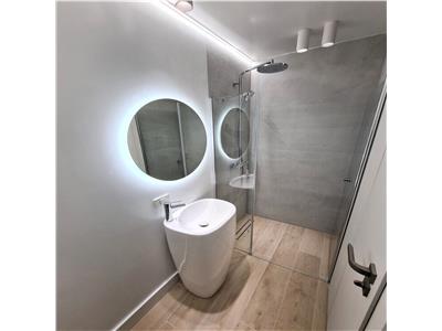 Apartament lux  3 camere 2 bai 3 balcoane 2 parcari si piscina