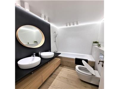 Apartament lux  3 camere 2 bai 3 balcoane 2 parcari si piscina