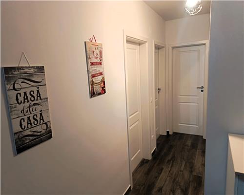 Apartament 3 camere 70 mpu si Balcon 12mp