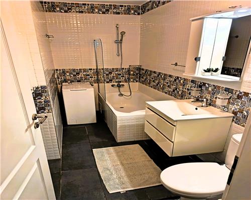 Apartament 3 camere 70 mpu si Balcon 12mp