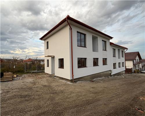 157000+TVA Casa duplex 120 mp utili cu teren 220 mp Sura Mica