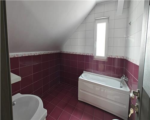 Apartament la mansarda 3 camere  zona Calea Cisnadiei