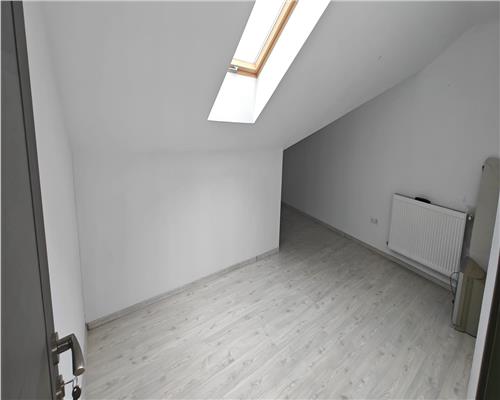 Apartament la mansarda 3 camere  zona Calea Cisnadiei