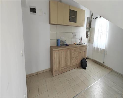Apartament la mansarda 3 camere  zona Calea Cisnadiei